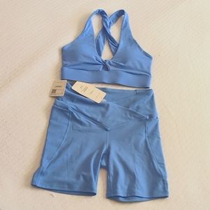 Fabletics Oasis Twist Sports Bra and High Waisted Oasis Crossover shorts, size S